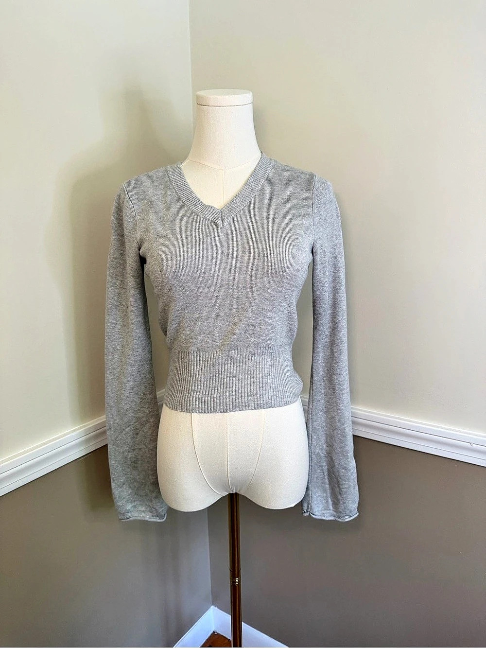 Garage Gray V-Neck Sweater Size Small Like New
